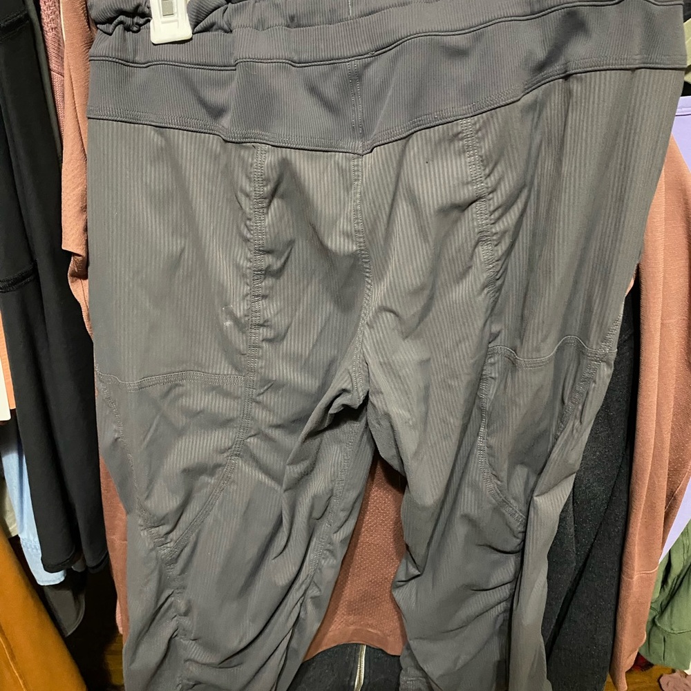 Lululemon dance studio crops size 10